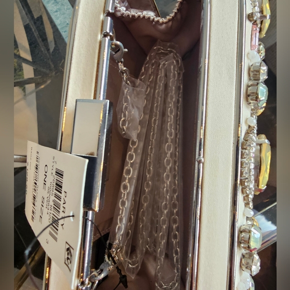 Party Clutch w Silver chain. NWT - Picture 6 of 7